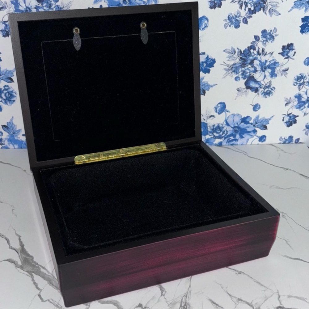 Memory Keepsake Box With Photo Display - Picture 4 of 5